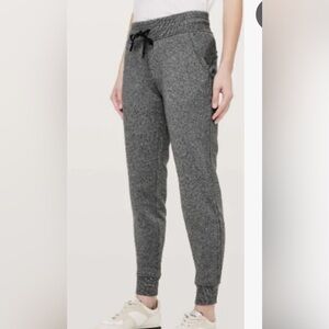 NWOT WOMENS LULULEMON WARM DOWN JOGGER IN HEATHERED CORE GRAY SIZE 4